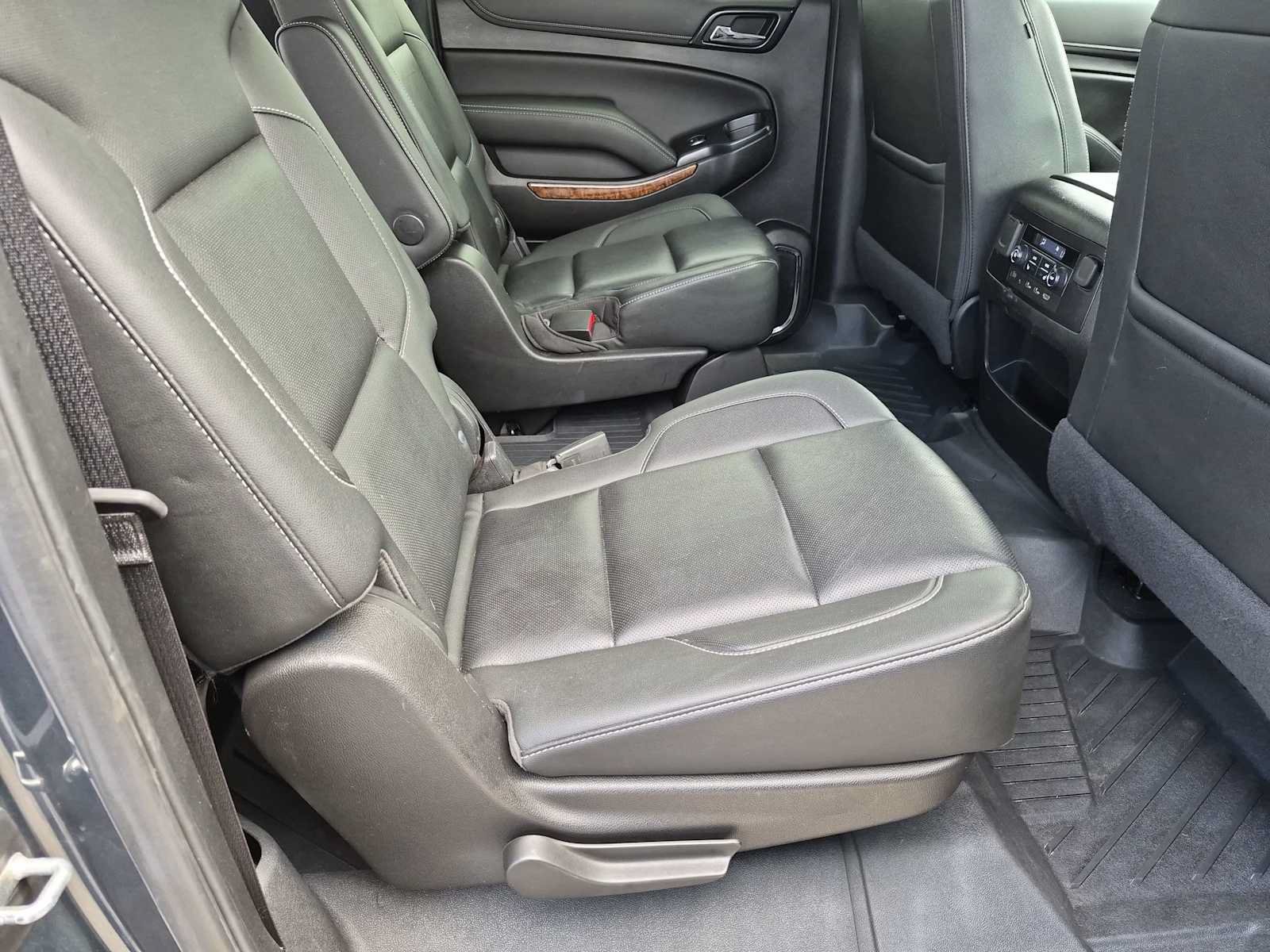 Used 2020 Chevrolet Suburban Premier AWD/4WD image 21