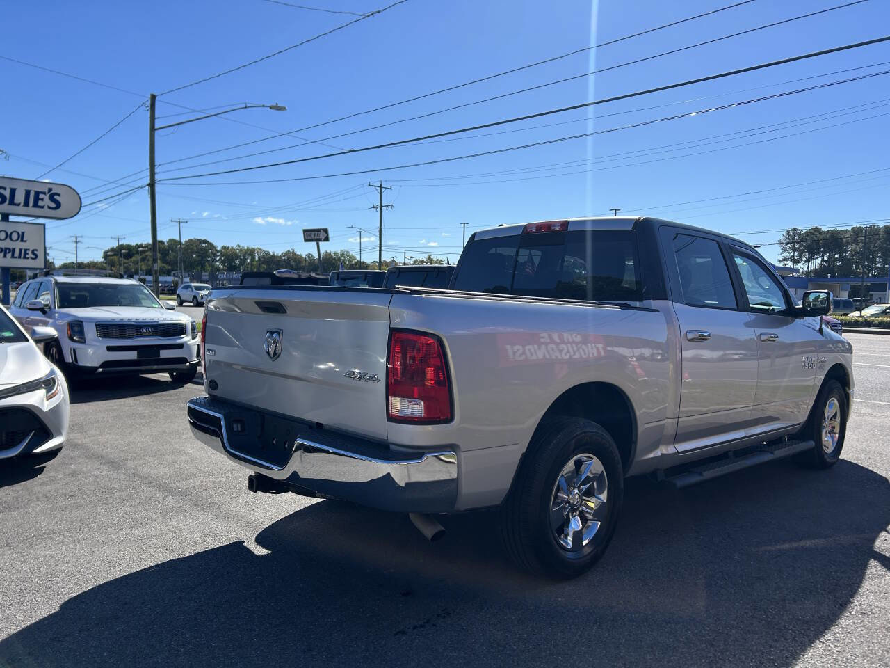 Used 2018 RAM 1500 Classic SLT image 5