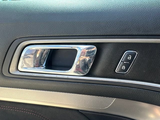 Used 2018 Ford Explorer XLT w/ Equipment Group 202A FWD image 18