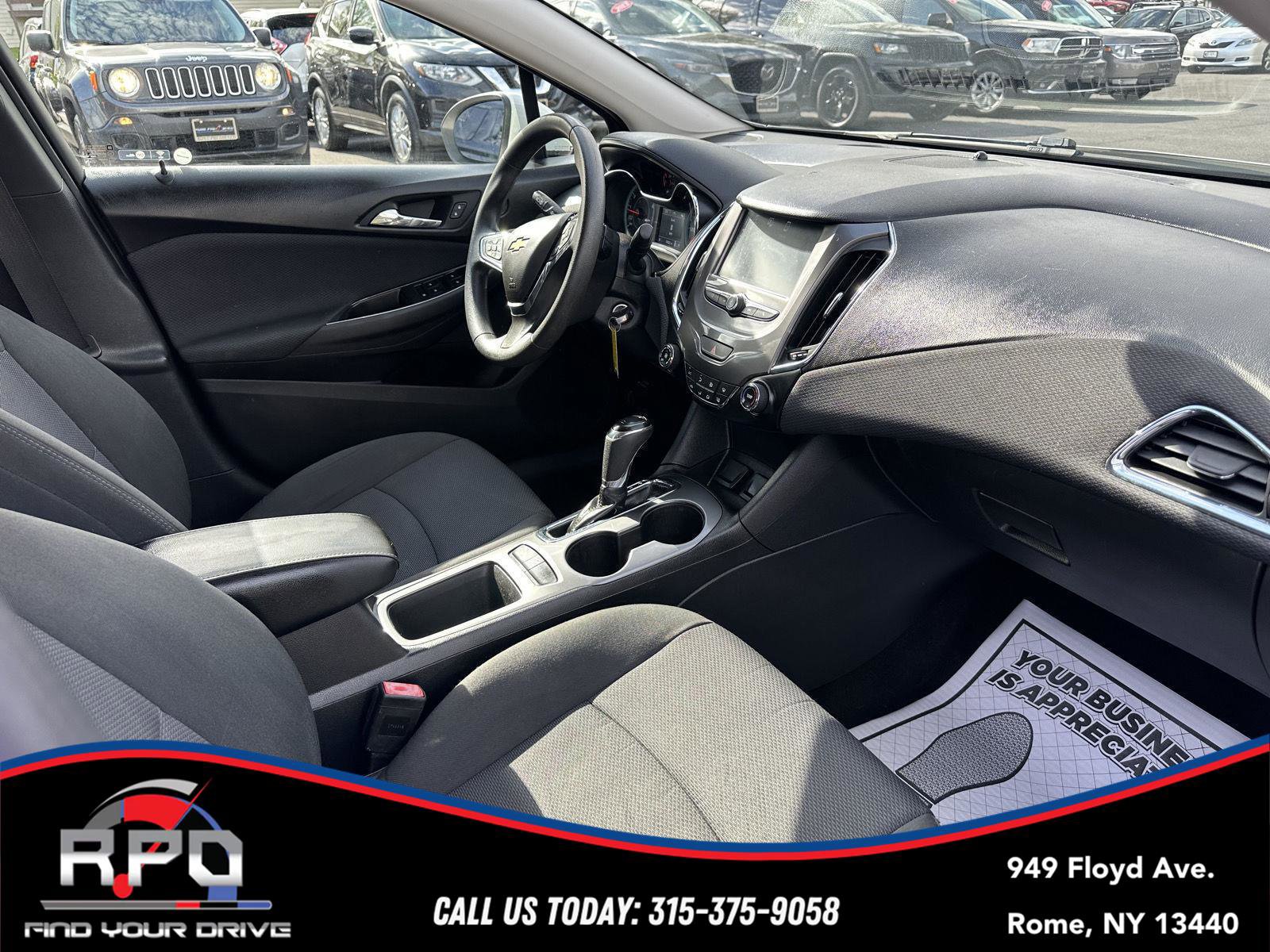 Used 2018 Chevrolet Cruze LT FWD image 24