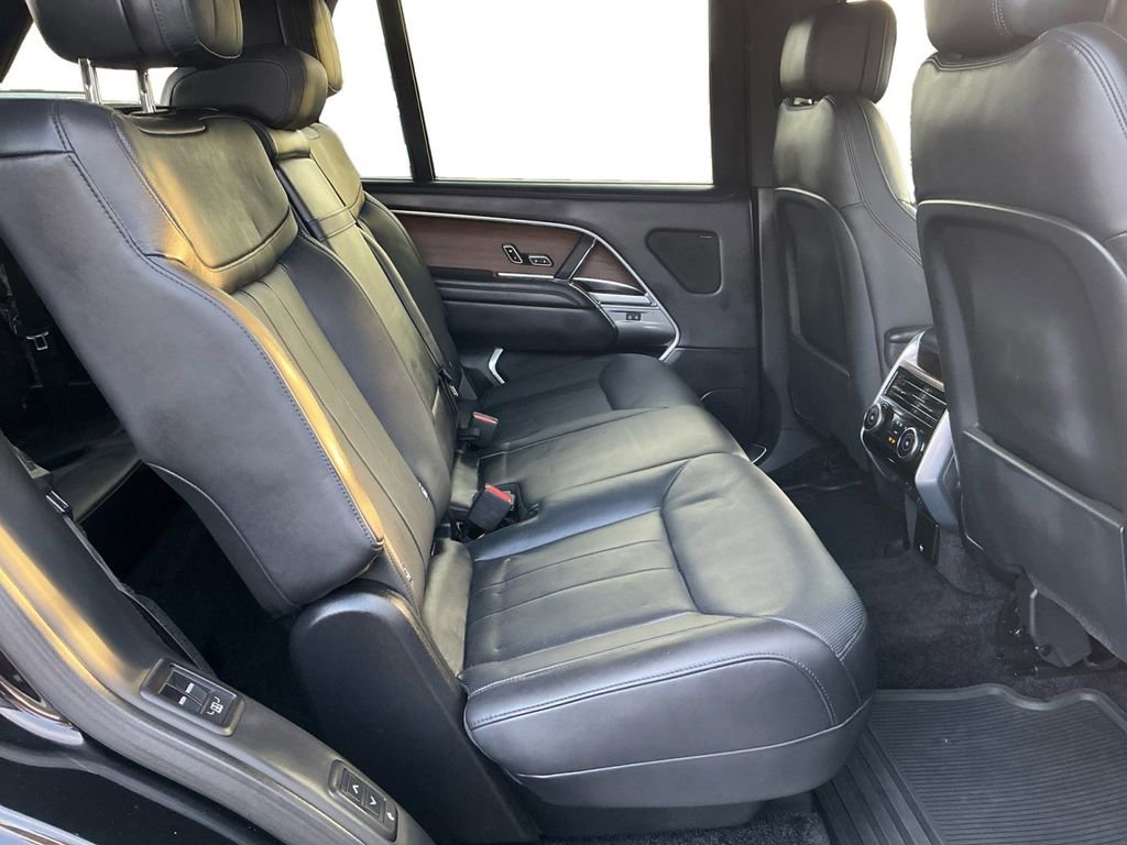 Used 2023 Land Rover Range Rover Long Wheelbase SE image 23