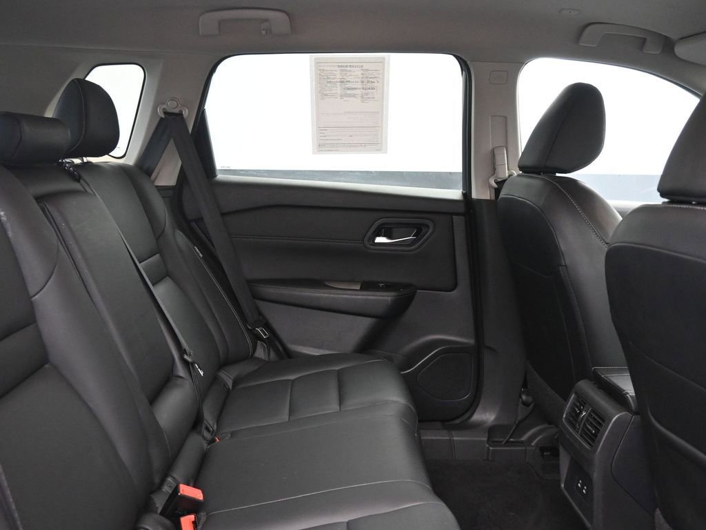 Used 2024 Nissan Rogue SL AWD/4WD image 13