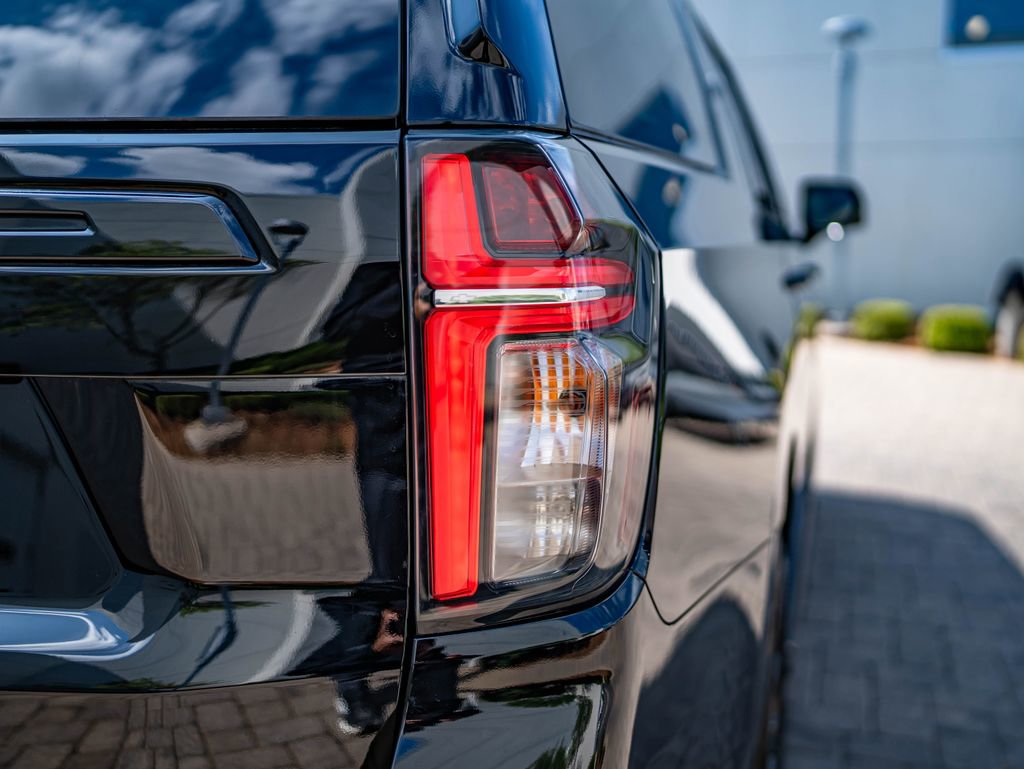 Used 2024 Chevrolet Suburban Z71 w/ Luxury Package AWD/4WD image 15