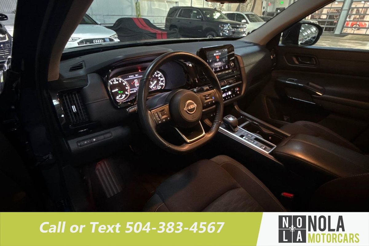Used 2024 Nissan Pathfinder SV image 18