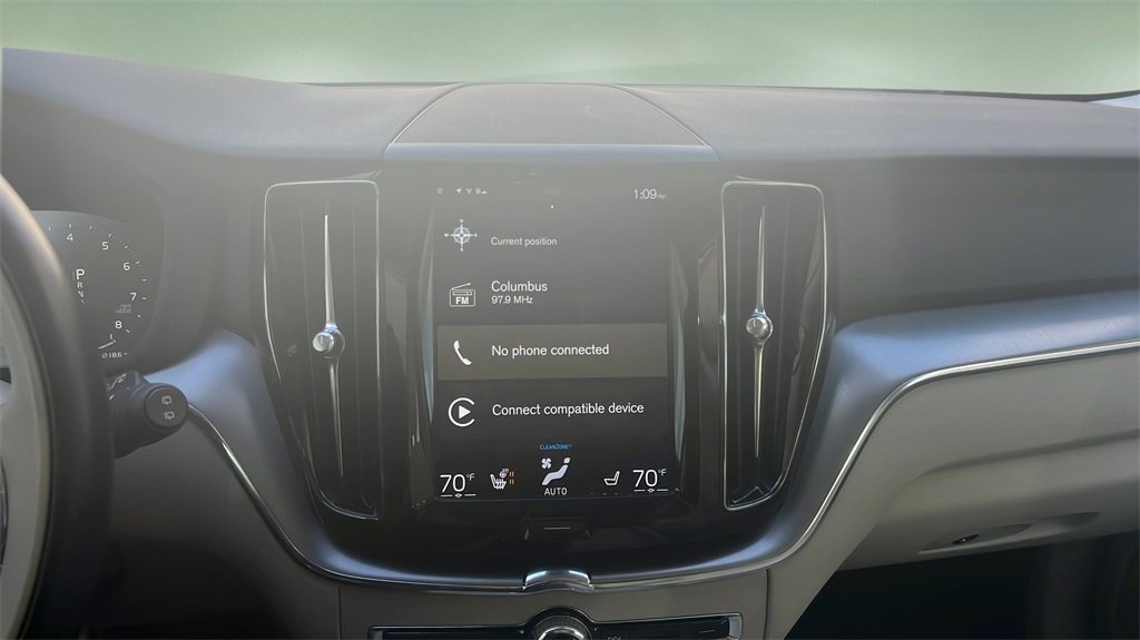 Used 2018 Volvo XC60 T5 Momentum w/ Vision Package image 22