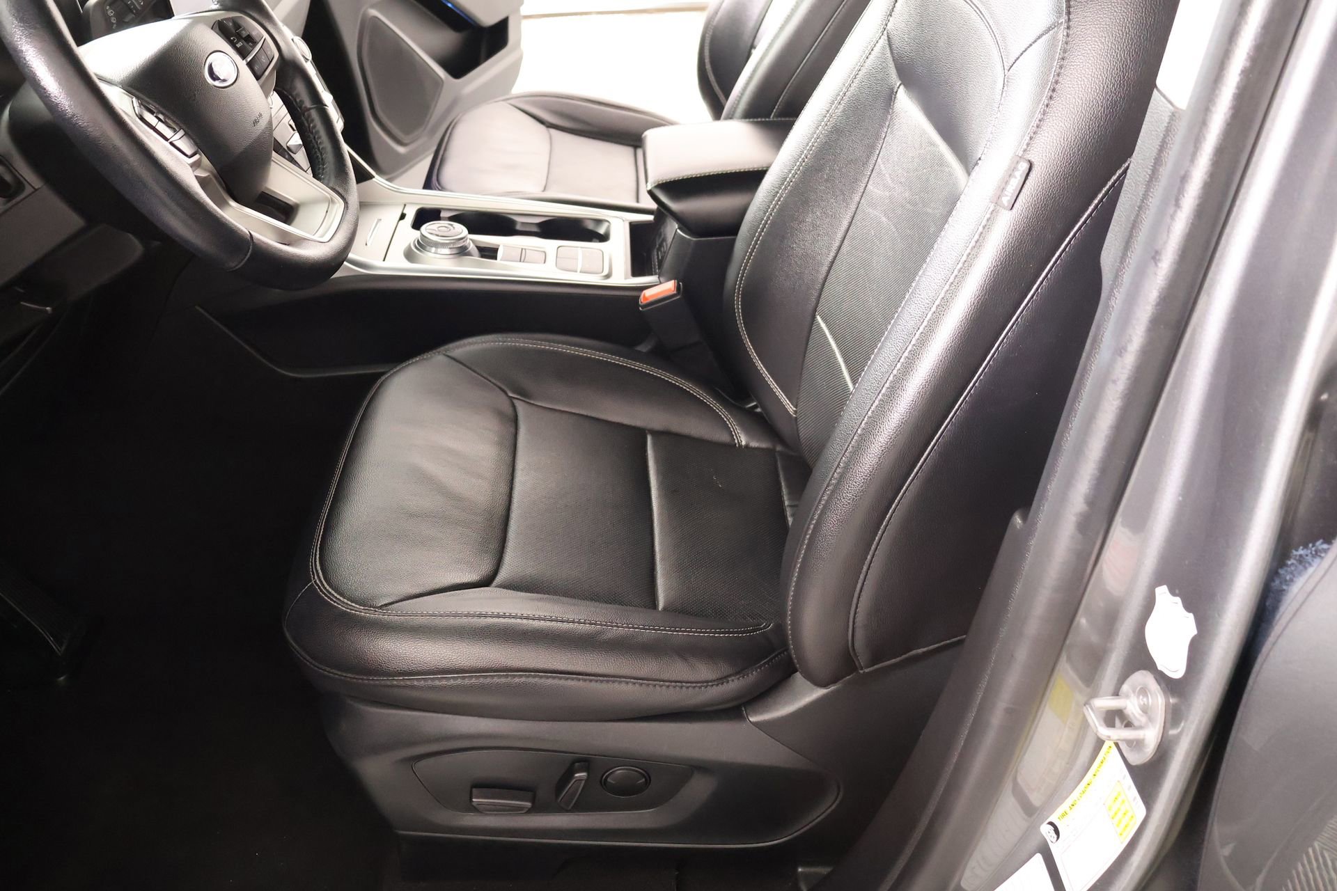 Used 2023 Ford Explorer Limited image 12