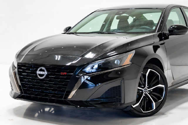 Used 2025 Nissan Altima 2.5 SR FWD image 4