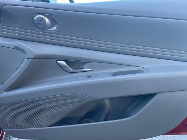 Used 2025 Hyundai Elantra Sport FWD image 25