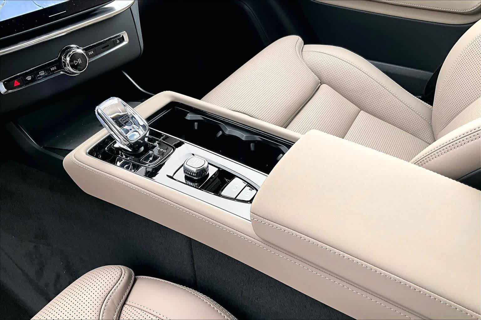 New 2026 Volvo XC90 T8 Ultra w/ Protection Package Premier AWD/4WD image 10