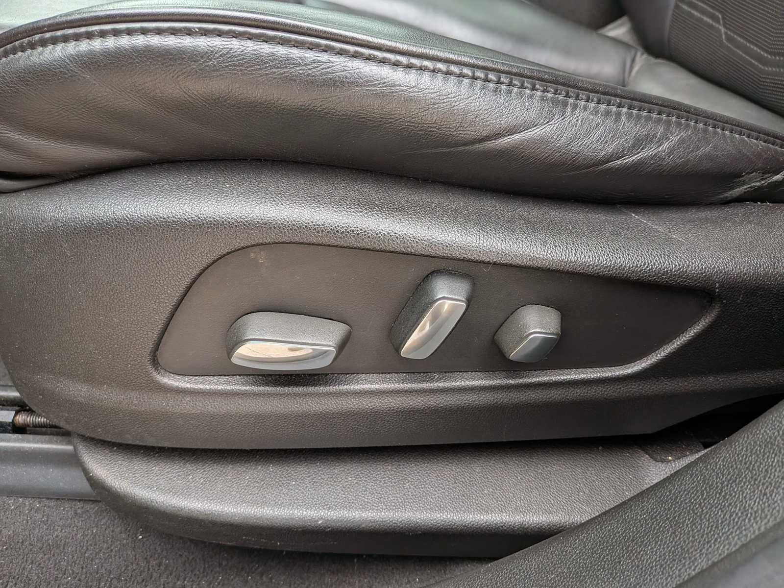 Used 2017 Cadillac XT5 Platinum image 16