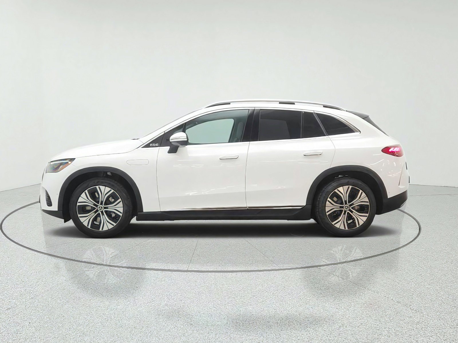 New 2027 Mercedes-Benz EQE 320+ SUV image 8