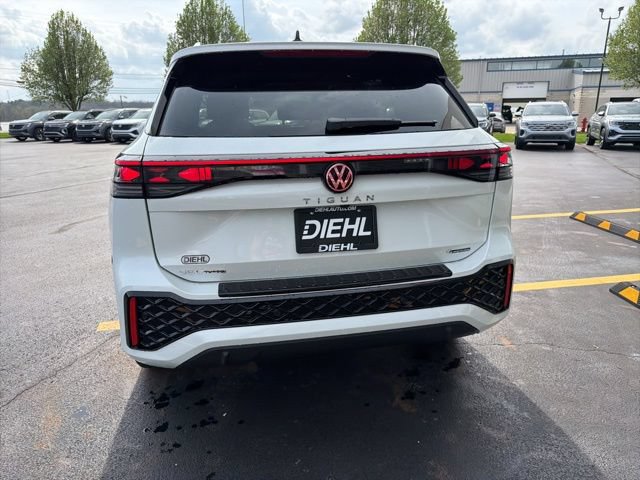 New 2026 Volkswagen Tiguan SEL R-Line AWD/4WD image 5