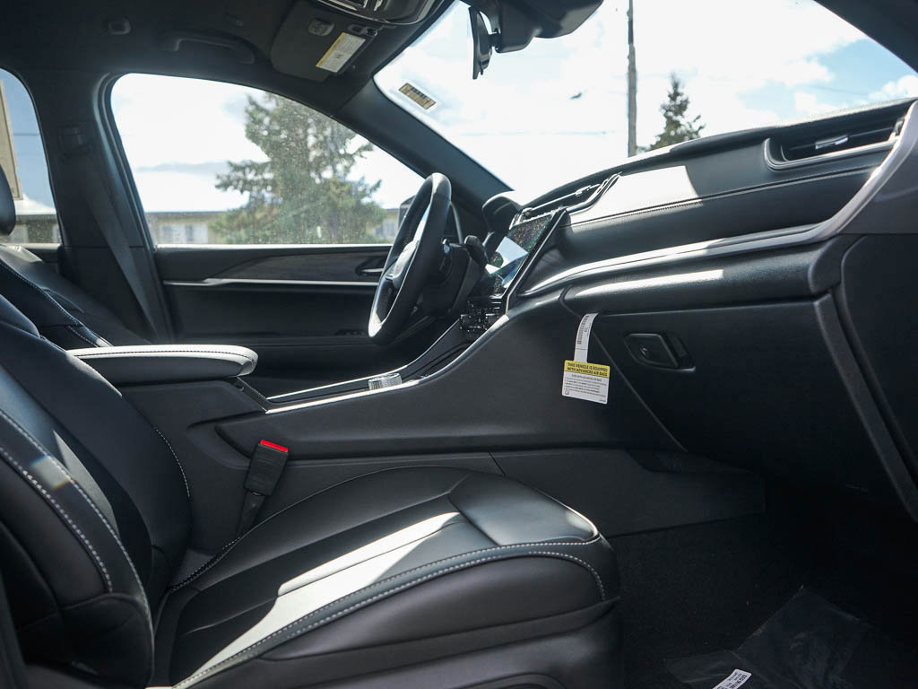 New 2025 Jeep Grand Cherokee Limited image 10