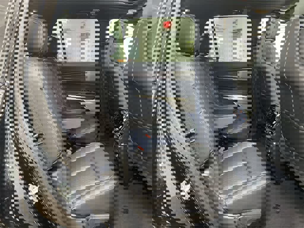 Certified 2026 Cadillac Vistiq Sport image 18