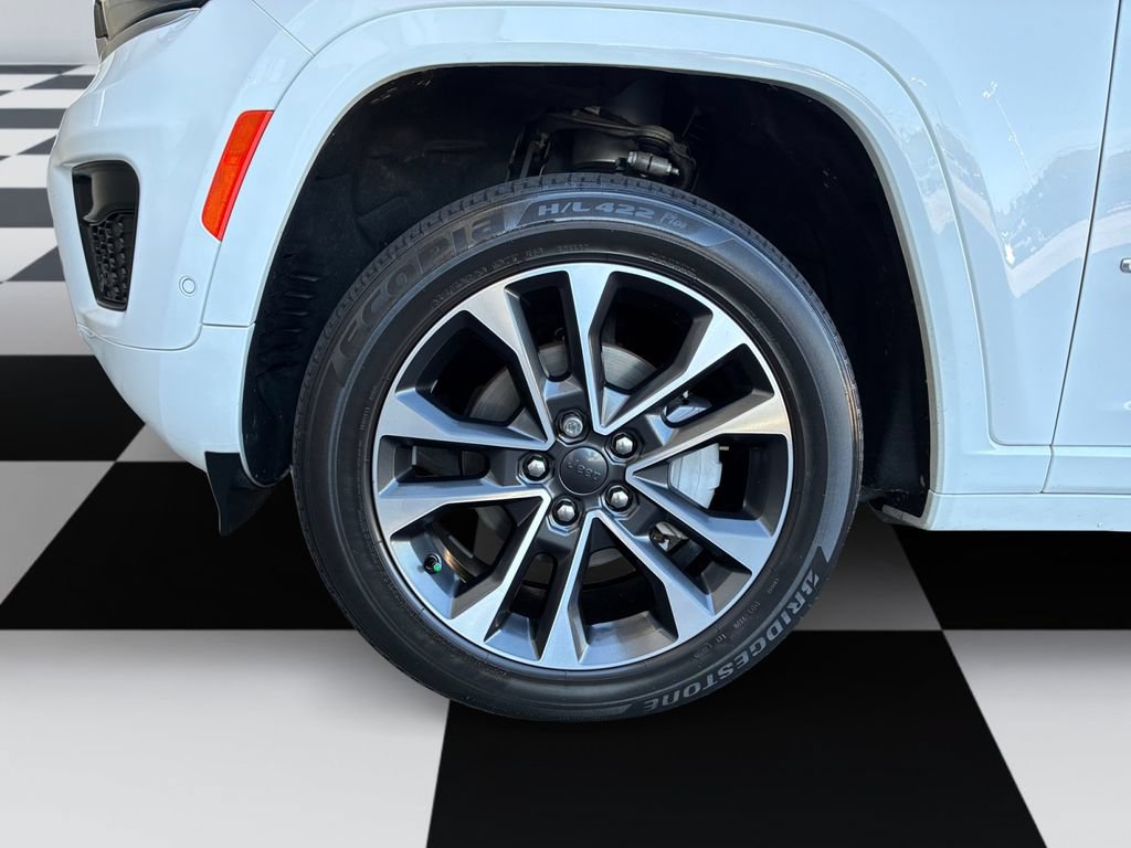 Used 2023 Jeep Grand Cherokee Overland w/ Adv Protech Group III AWD/4WD image 14