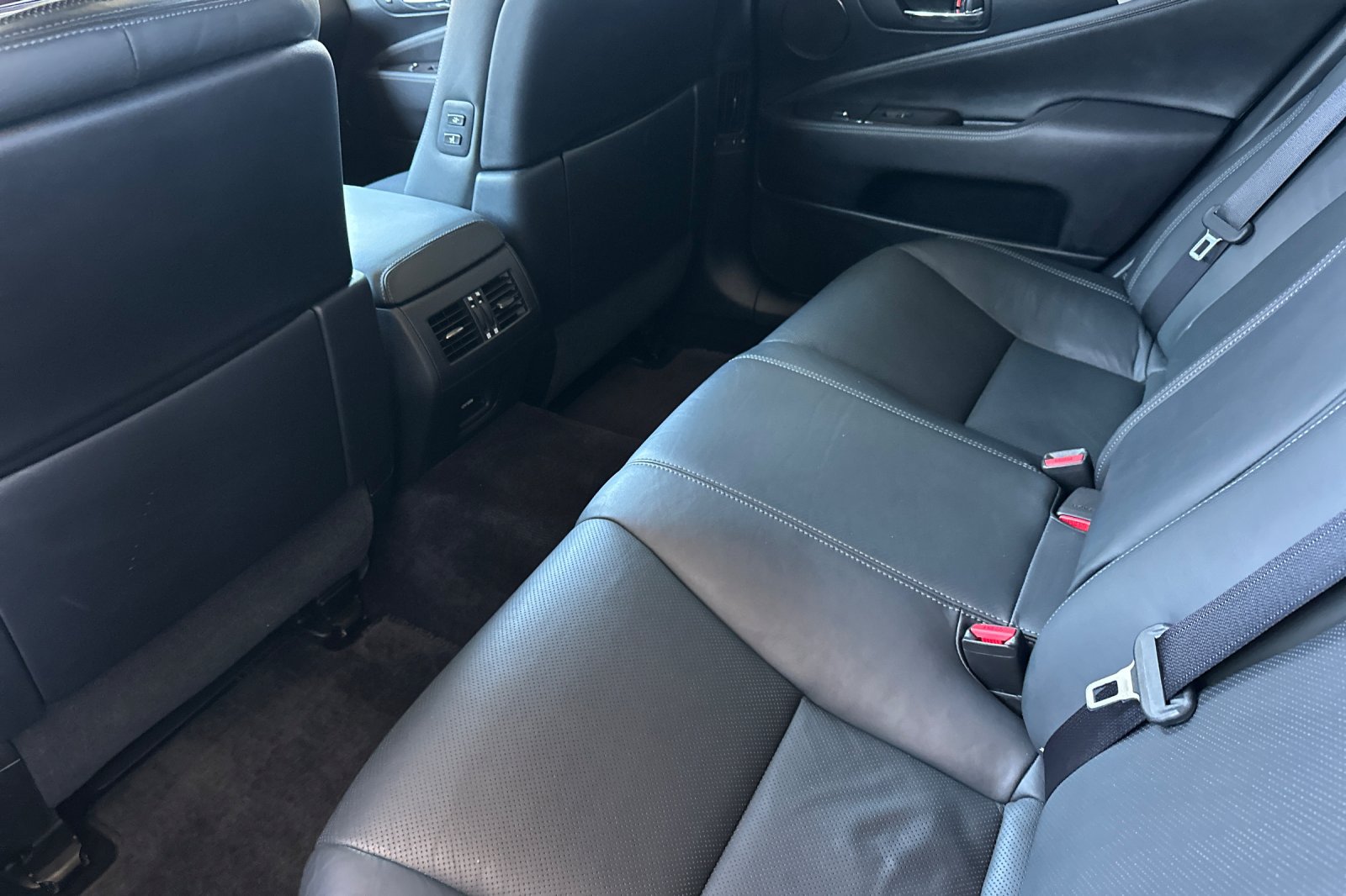 Used 2016 Lexus LS 460 w/ Comfort Package RWD image 12