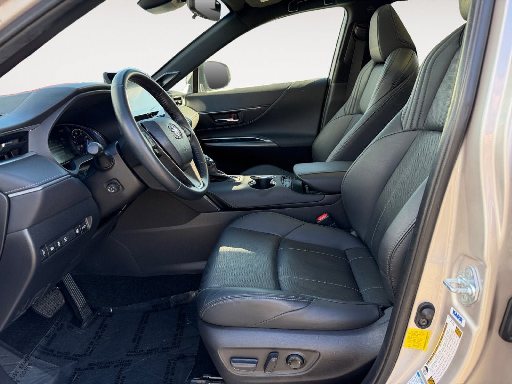 Used 2022 Toyota Venza Limited w/ Advanced Technology Package AWD/4WD image 6