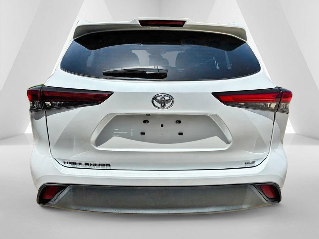 Used 2023 Toyota Highlander XLE FWD image 6