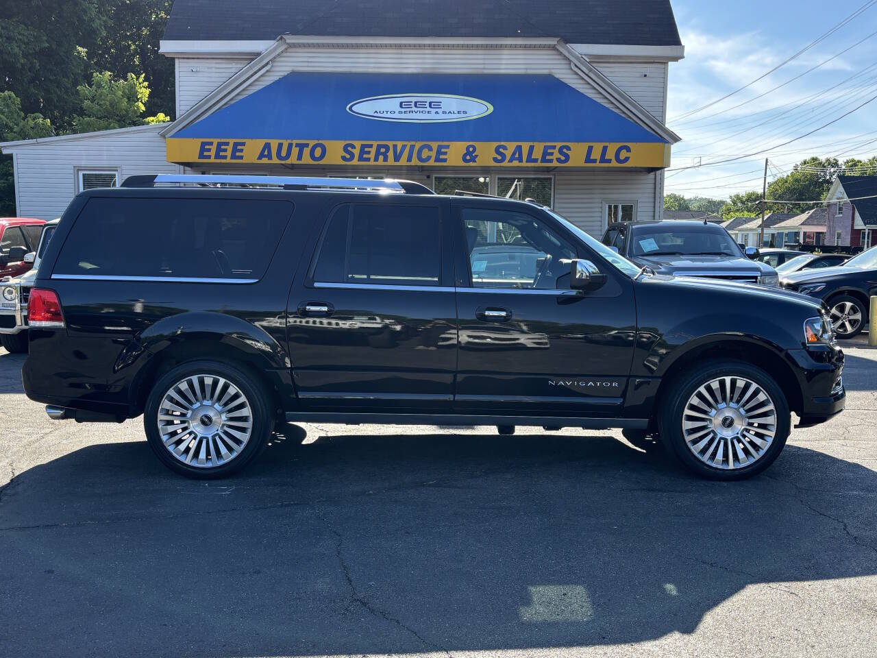 Used 2016 Lincoln Navigator L Reserve AWD/4WD image 1