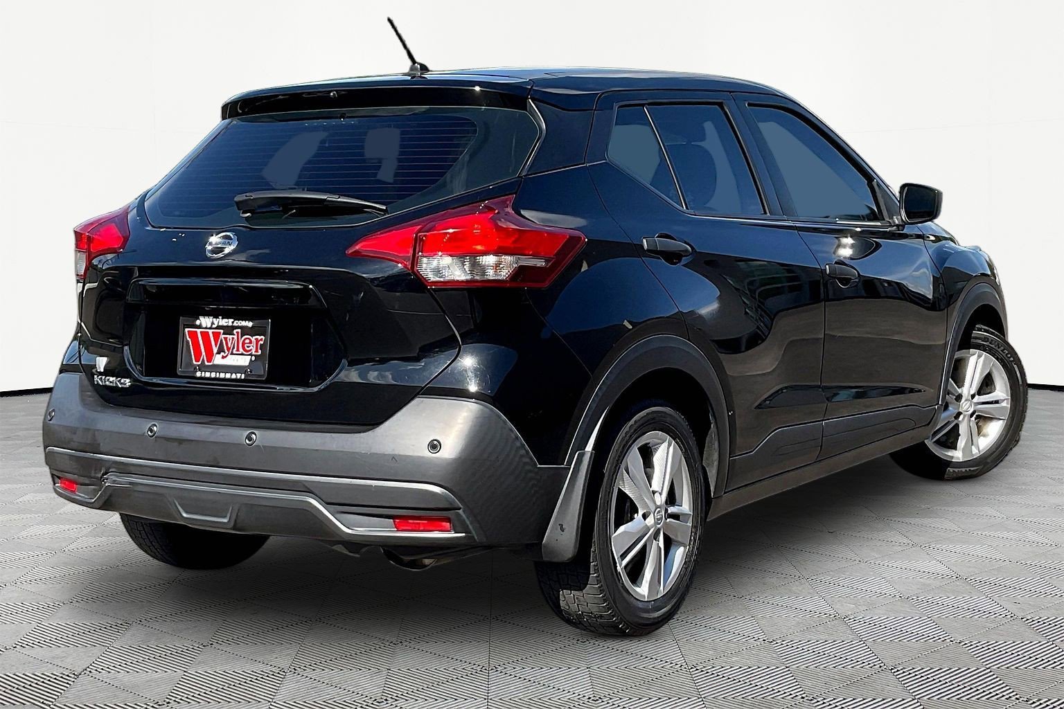 Used 2020 Nissan Kicks S FWD image 6