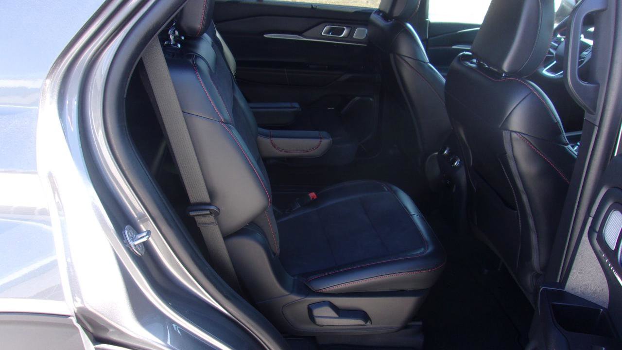 Used 2025 Ford Explorer ST image 7
