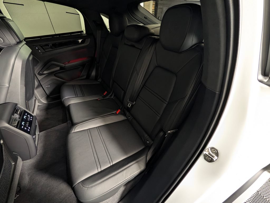Certified 2025 Porsche Cayenne GTS AWD/4WD image 24
