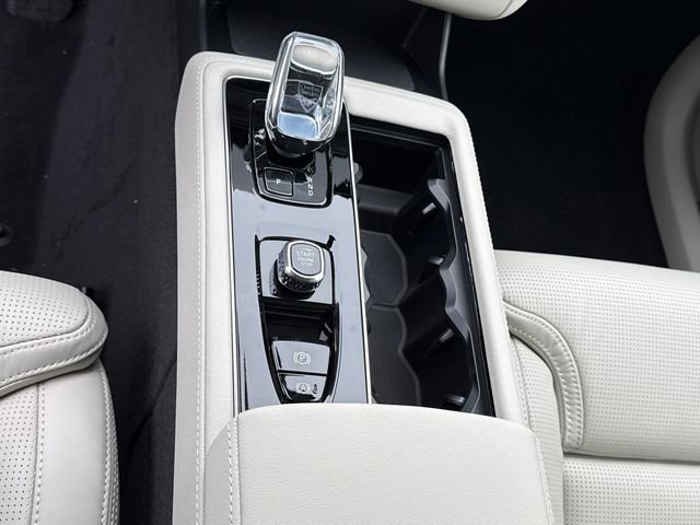 New 2026 Volvo XC90 T8 Ultra w/ Protection Package Premier image 17