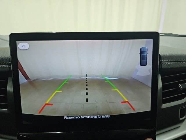 Used 2024 Ford Expedition Max XLT image 3