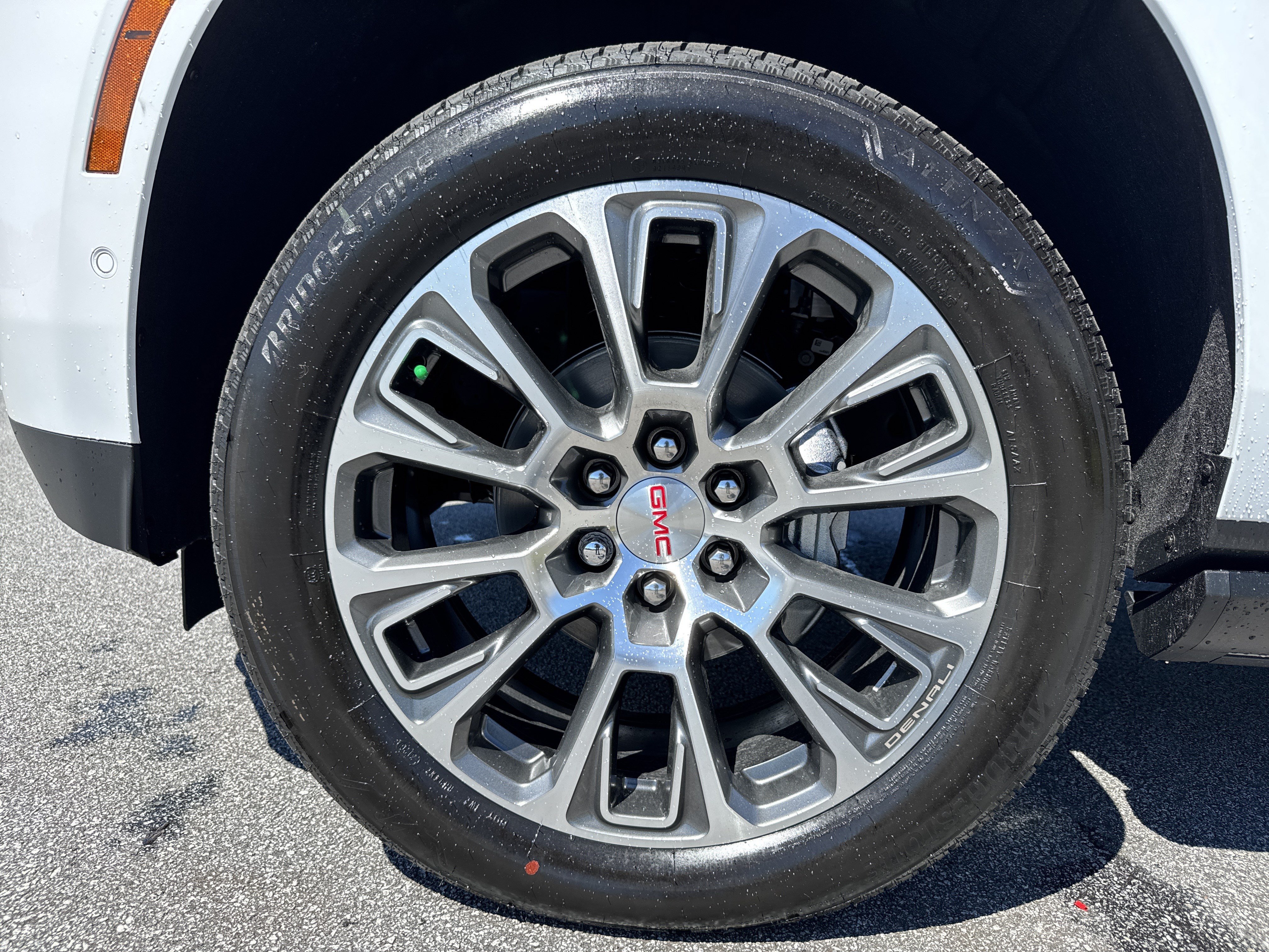 New 2026 GMC Yukon XL Denali w/ Denali Reserve Package AWD/4WD image 13