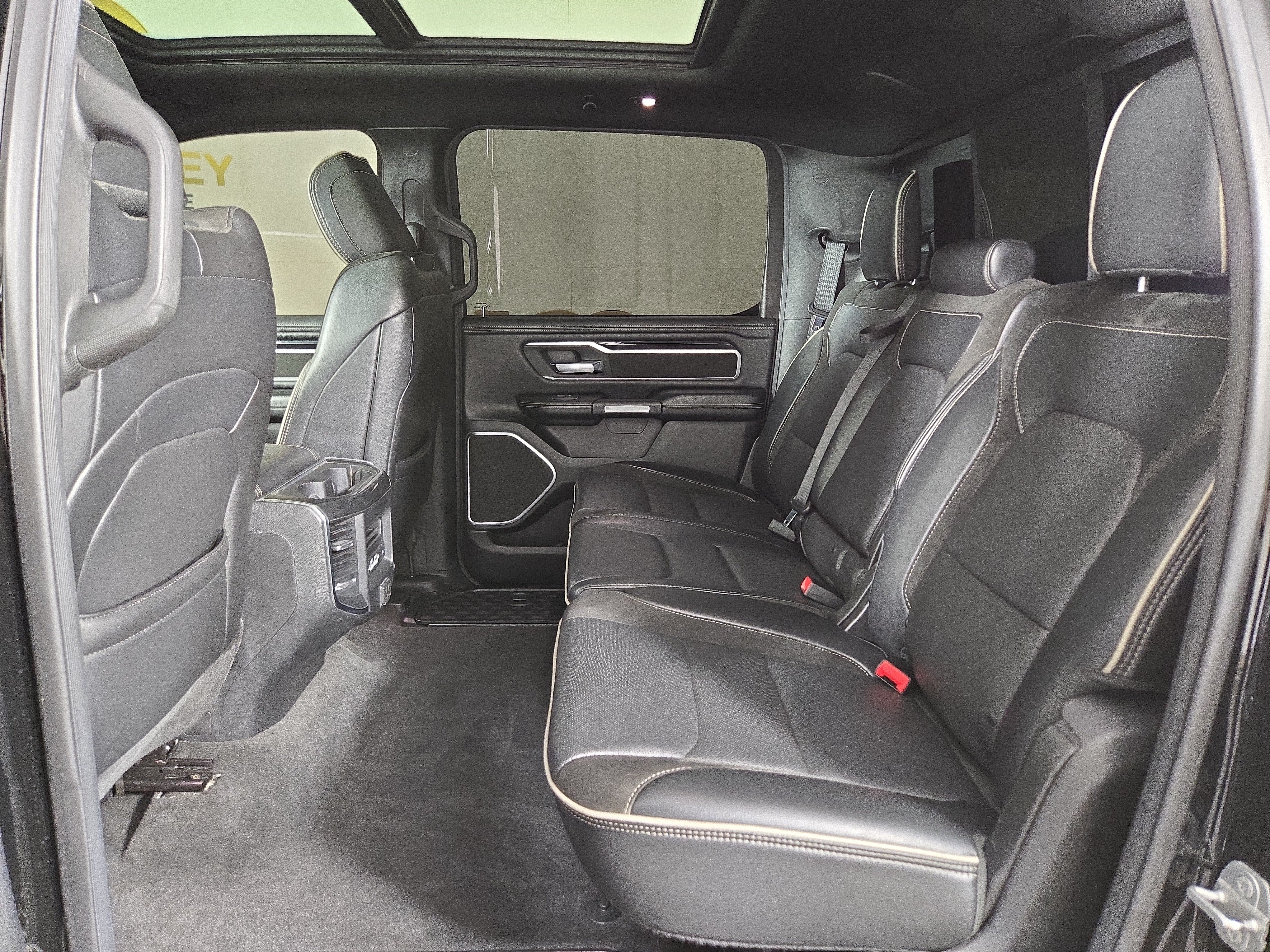 Used 2019 RAM 1500 Laramie AWD/4WD image 12