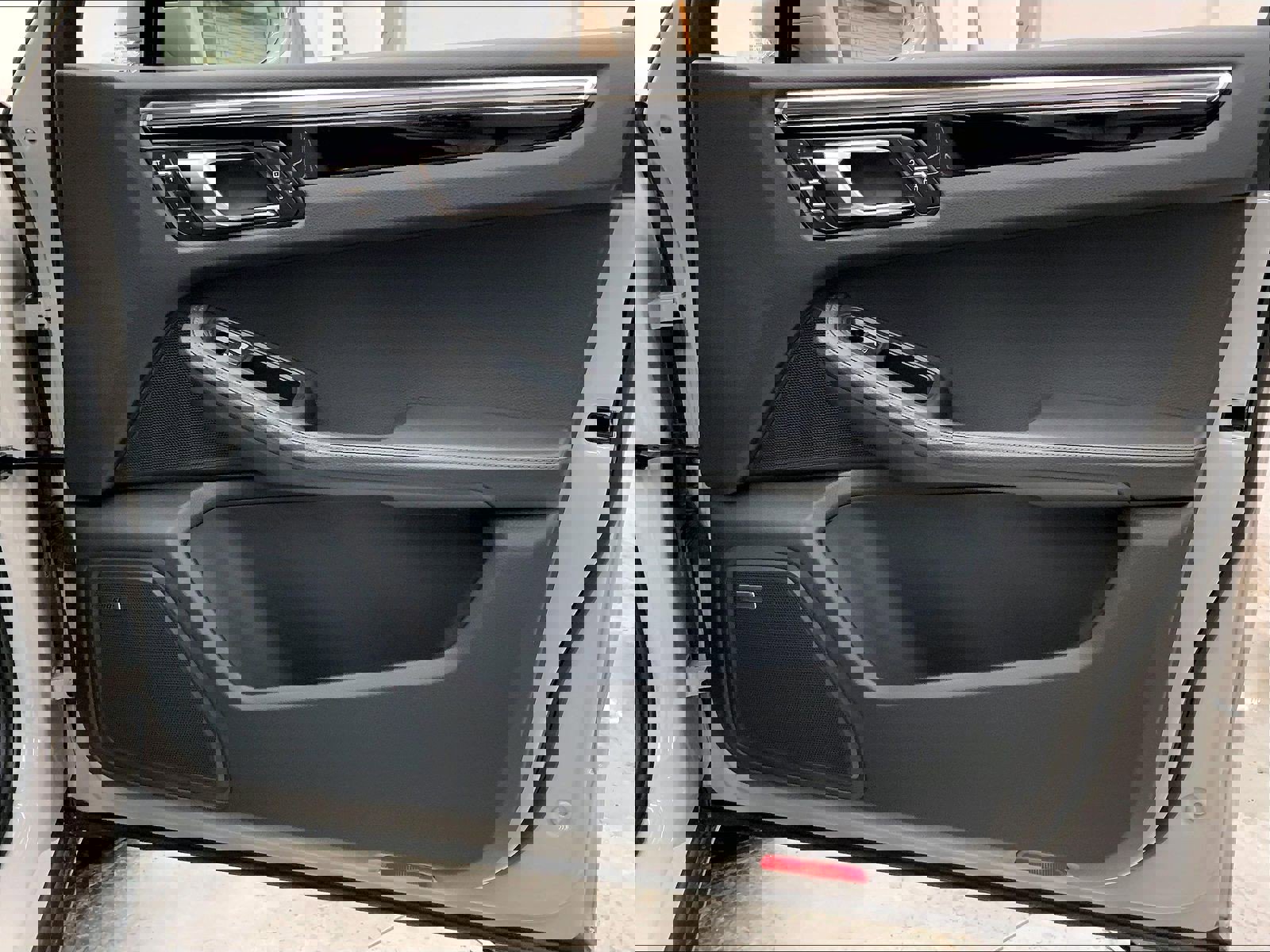 Certified 2025 Porsche Macan image 28