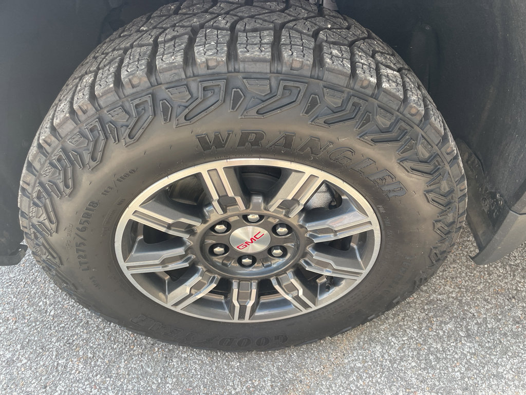 Used 2024 GMC Sierra 1500 AT4 w/ Technology Package image 9