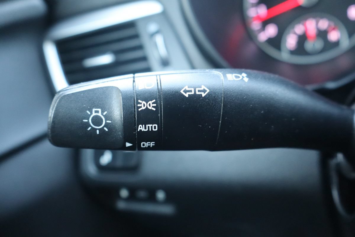 Used 2020 Kia Optima LX FWD image 29
