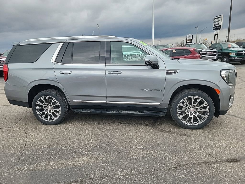 Used 2023 GMC Yukon SLT w/ SLT Luxury Package AWD/4WD image 4