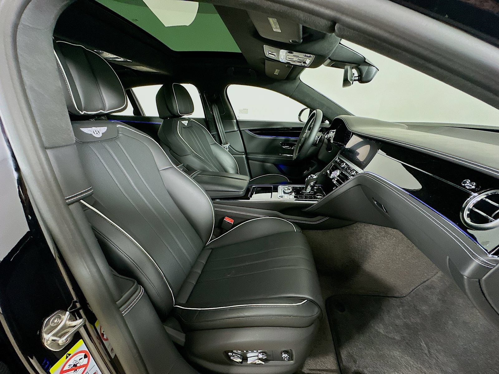 Used 2024 Bentley Flying Spur V8 AWD/4WD image 48