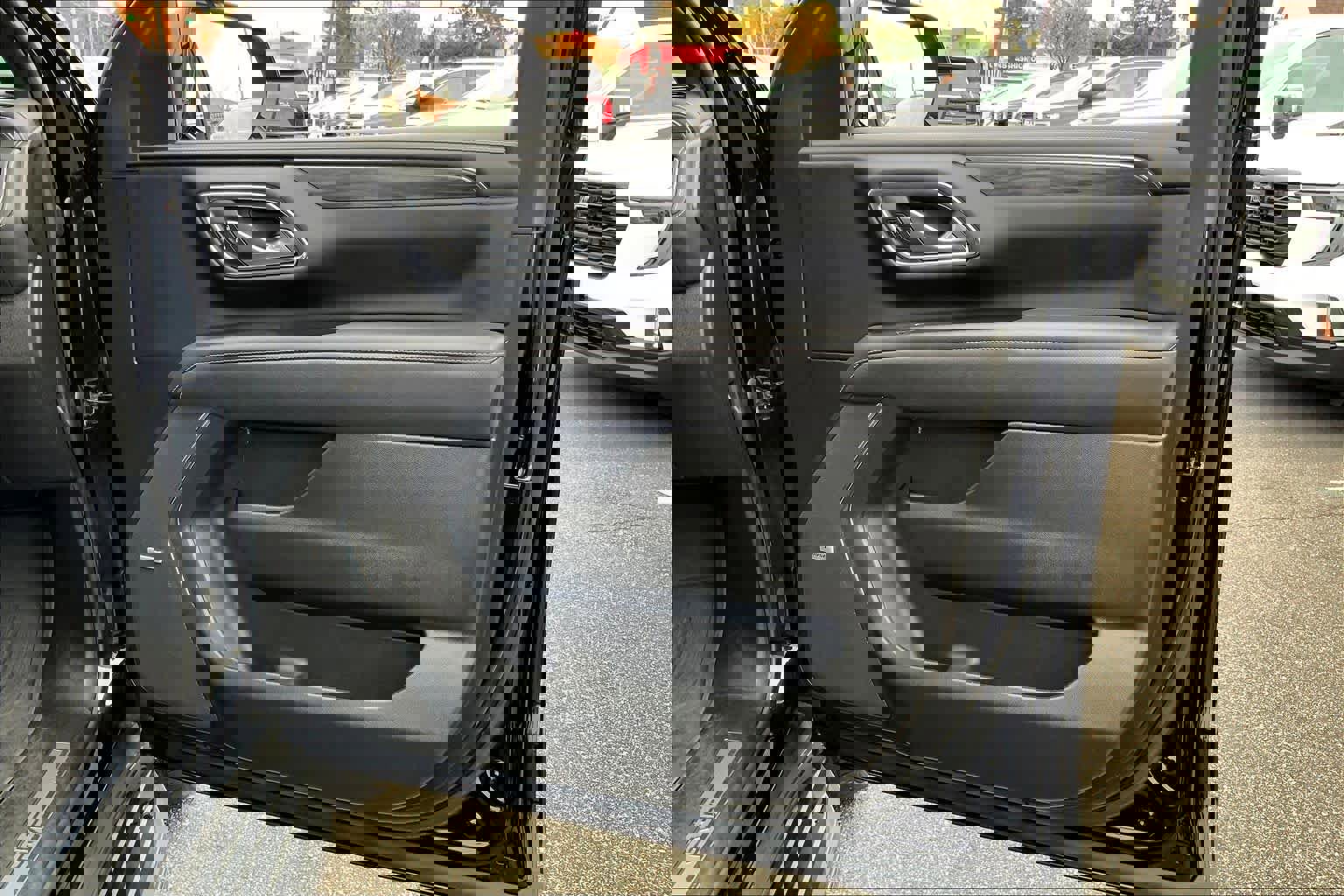 Used 2022 GMC Yukon SLT w/ SLT Luxury Package image 22