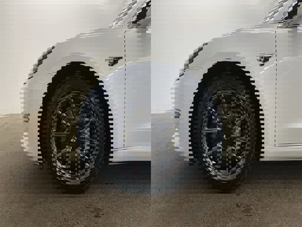 Used 2018 Tesla Model 3 Long Range image 11