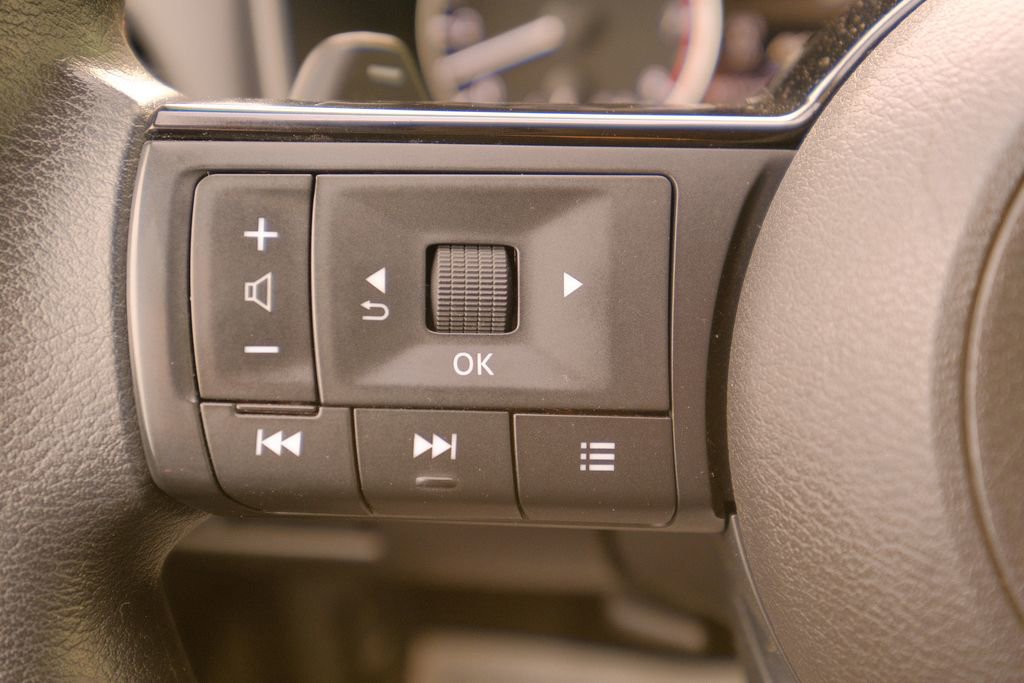 Used 2023 Nissan Rogue SV image 37