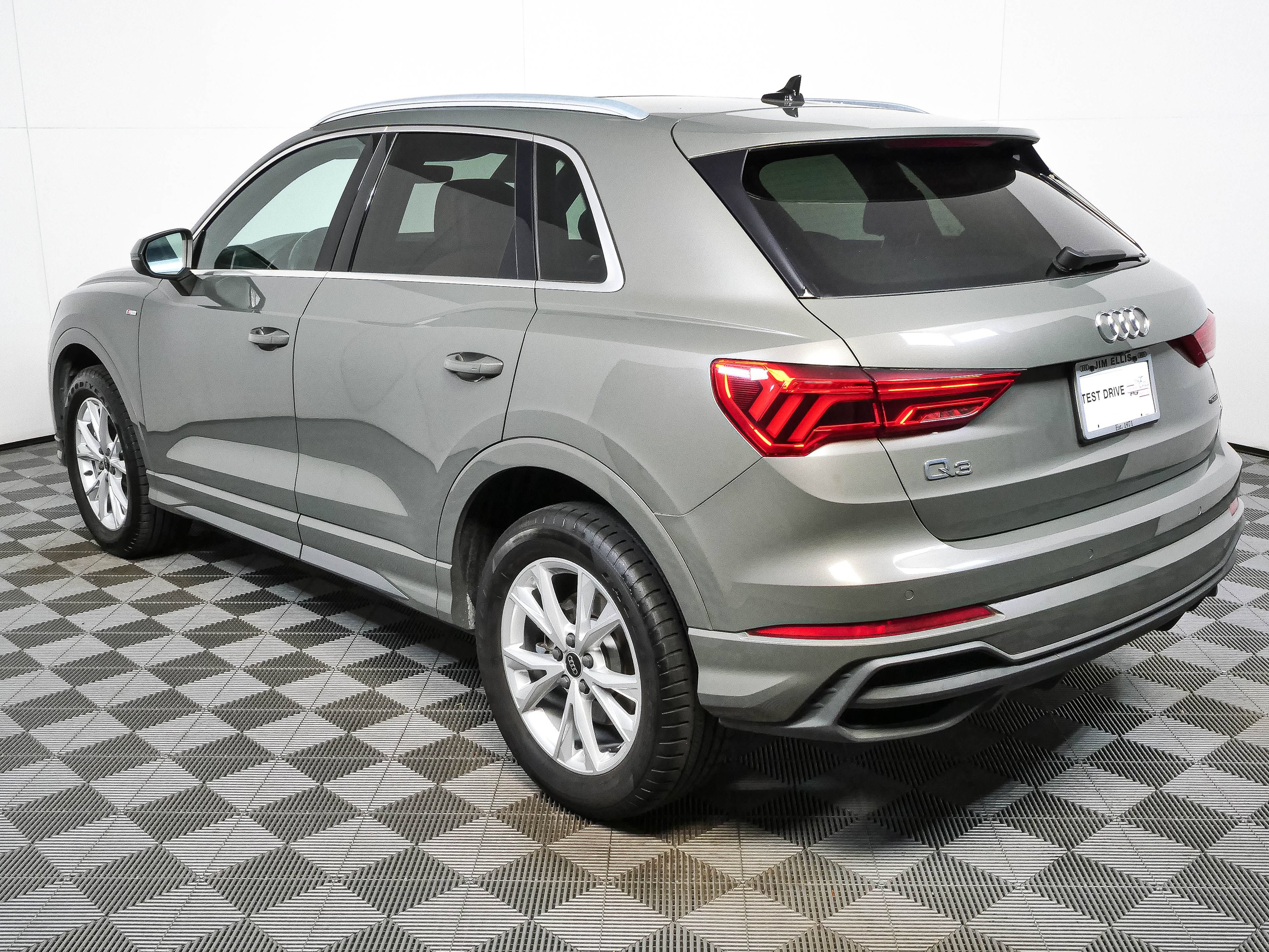 Used 2023 Audi Q3 2.0T Premium Plus AWD/4WD image 31