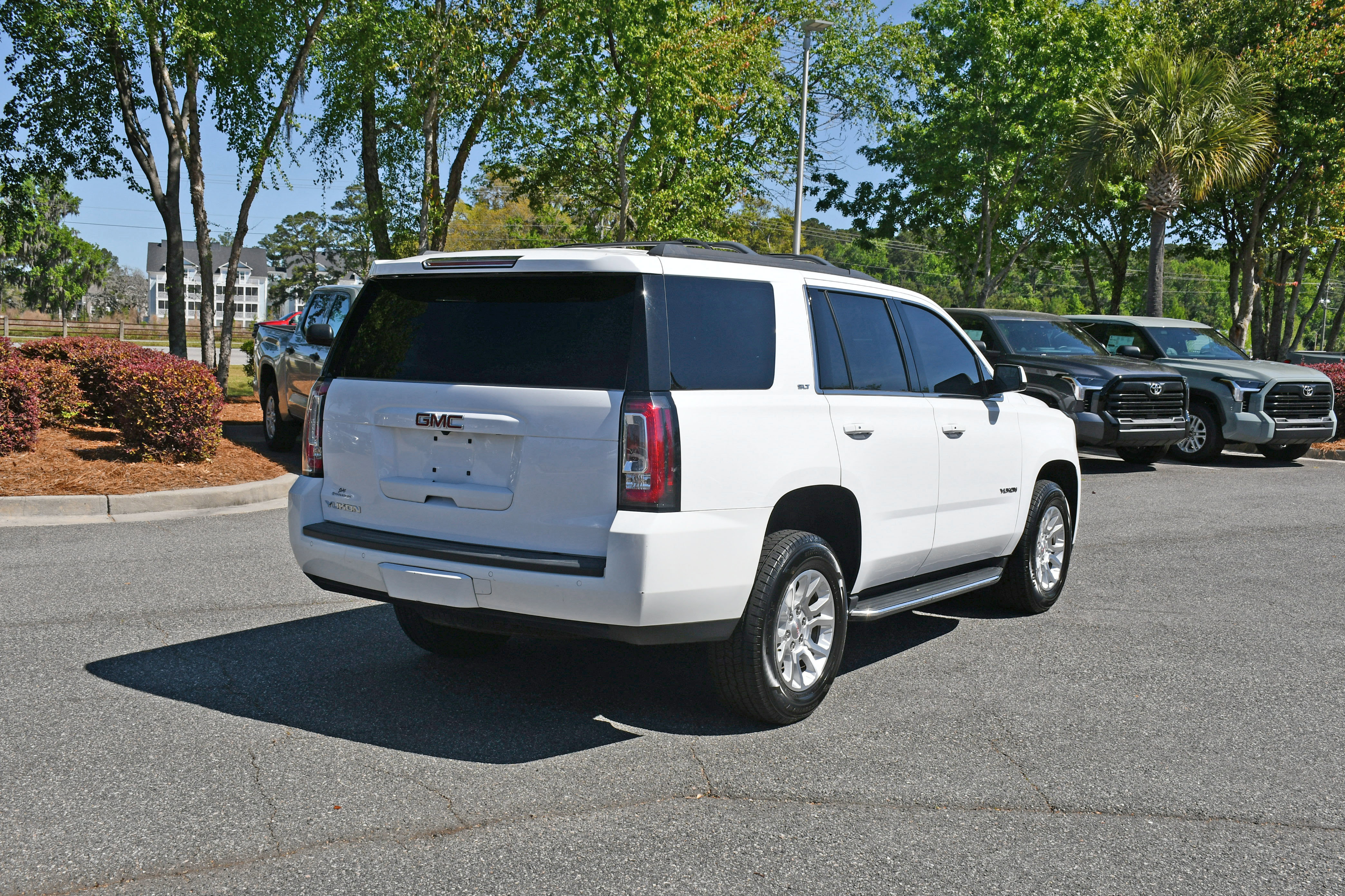 Used 2017 GMC Yukon SLT image 4