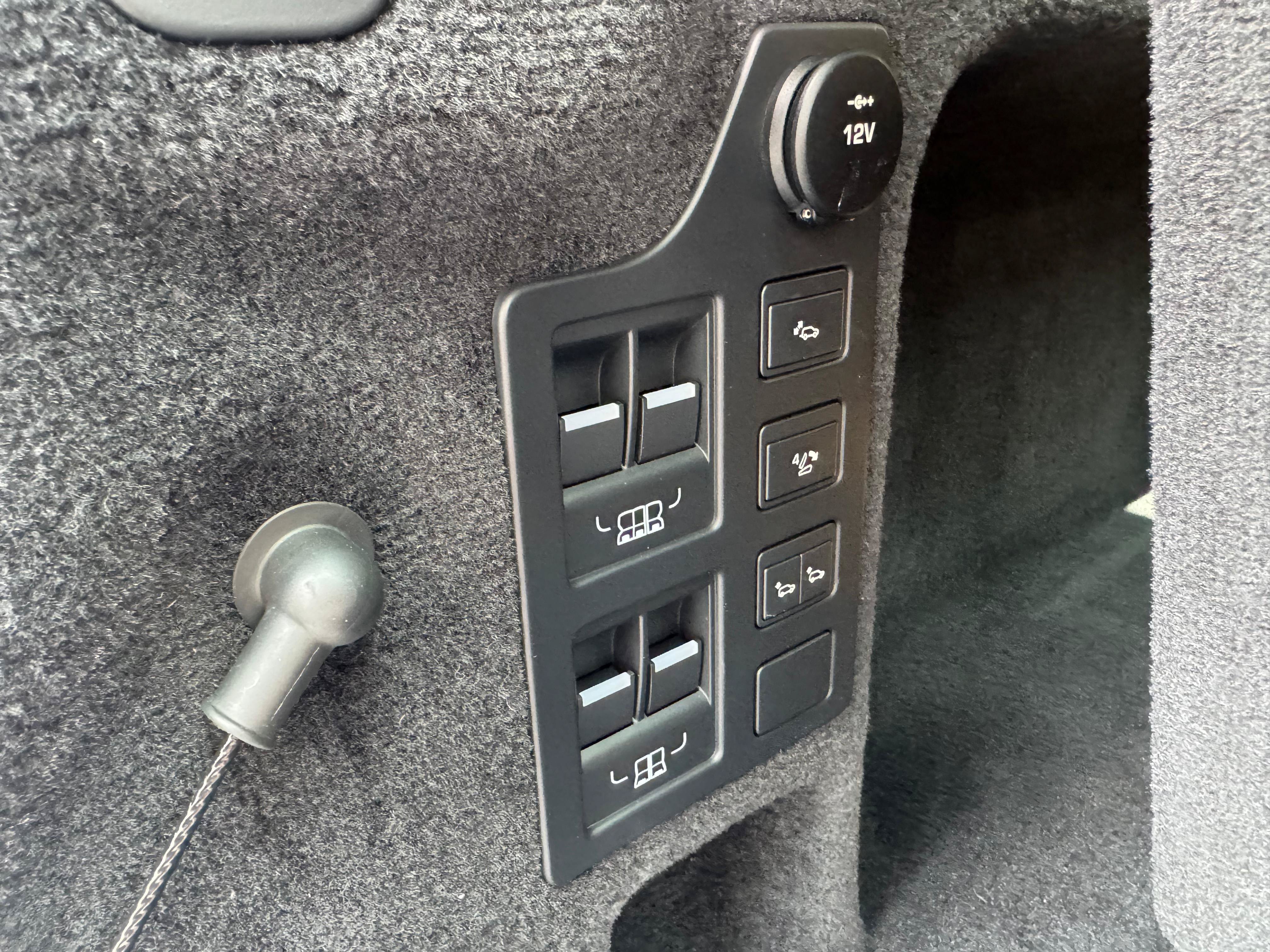 Used 2017 Land Rover Discovery HSE AWD/4WD image 33