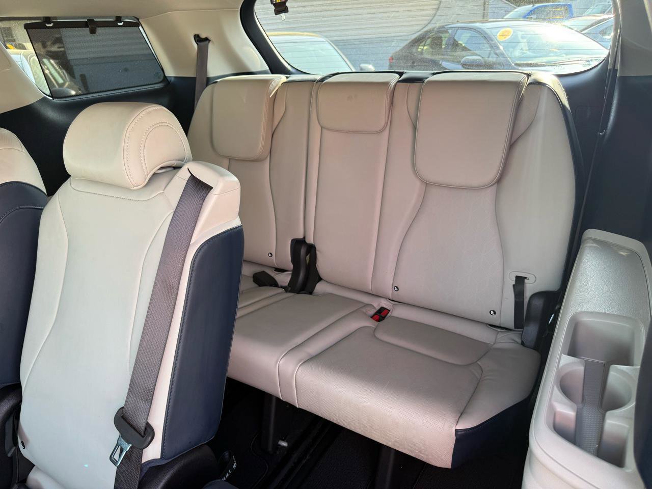 Used 2025 Kia Carnival EX image 19