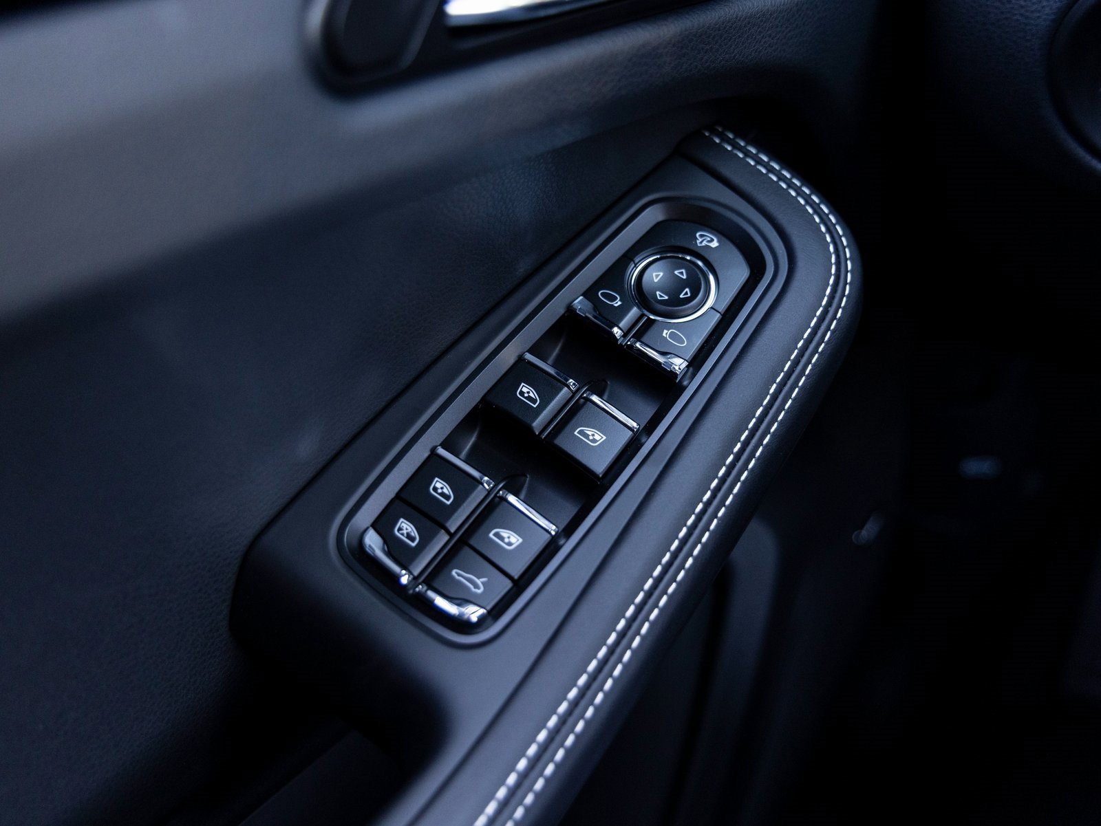Used 2025 Porsche Macan Turbo image 22