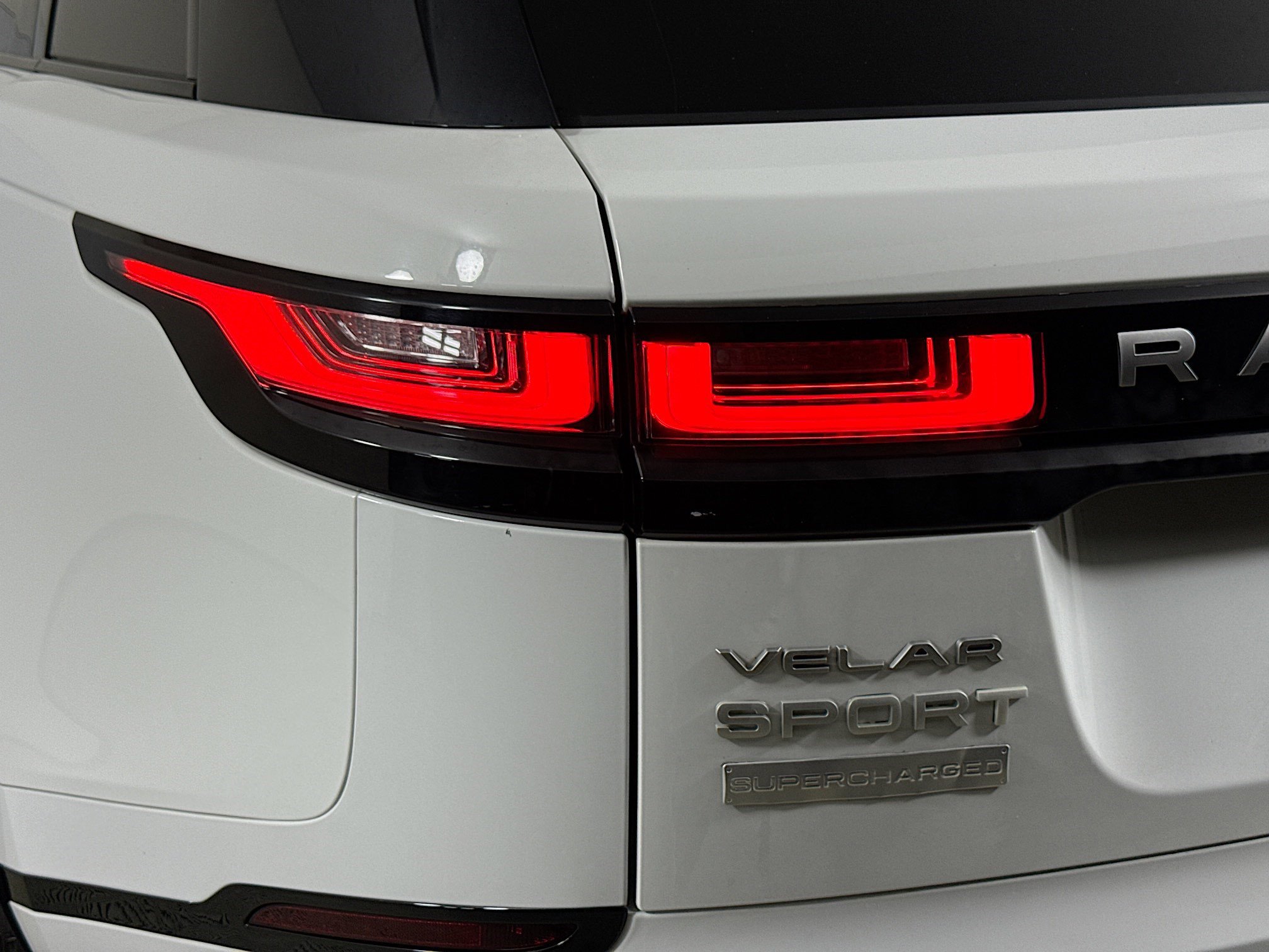 Used 2022 Land Rover Range Rover Velar S image 34