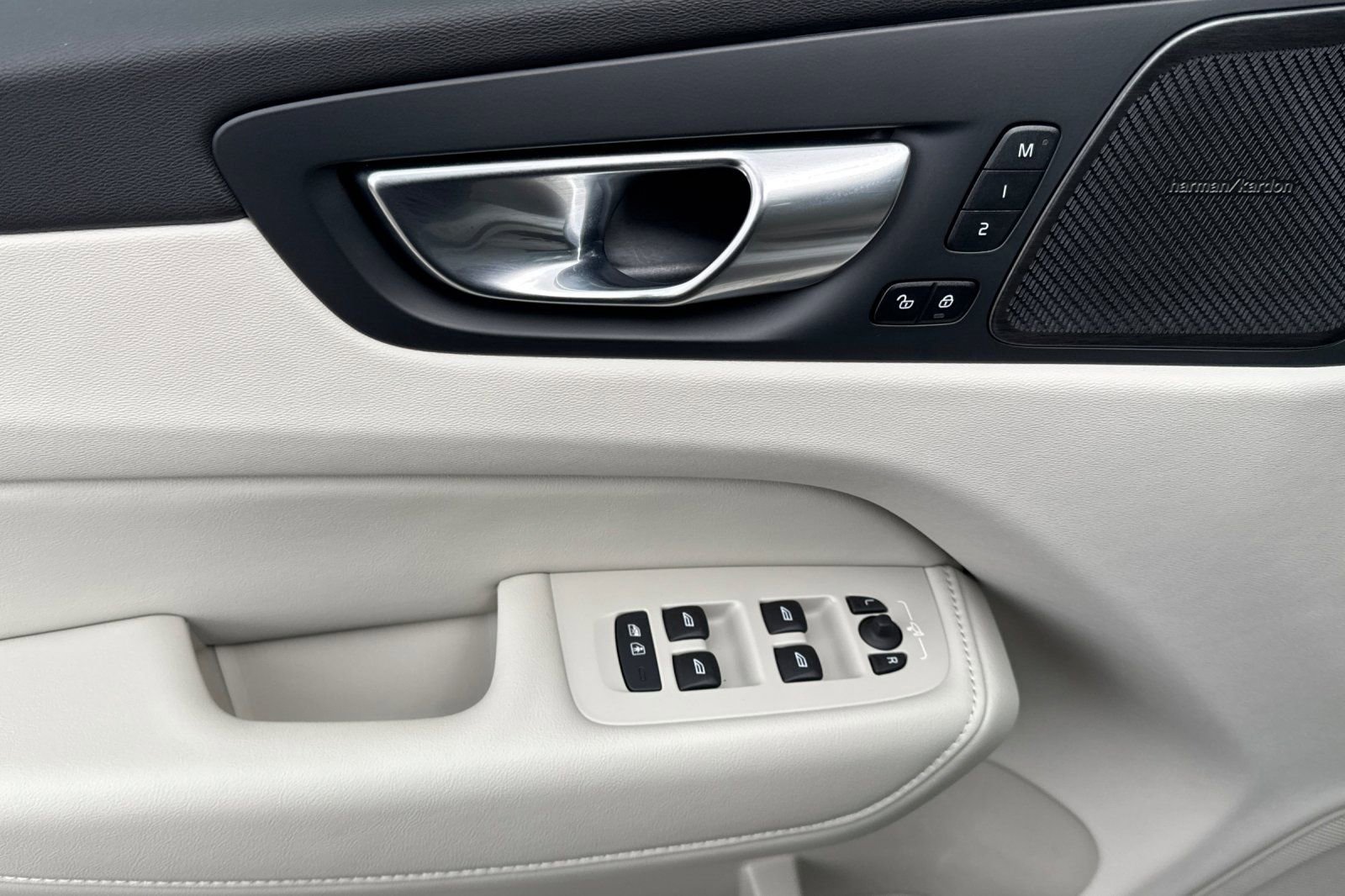 Used 2026 Volvo XC60 B5 Ultra w/ Protection Package Premier image 10