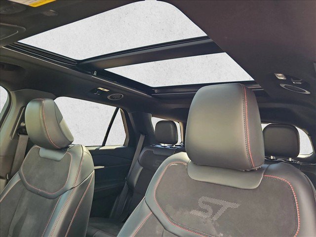 Used 2025 Ford Explorer ST w/ Sun And Sound Package AWD/4WD image 16