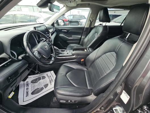 Used 2021 Toyota Highlander XLE image 6