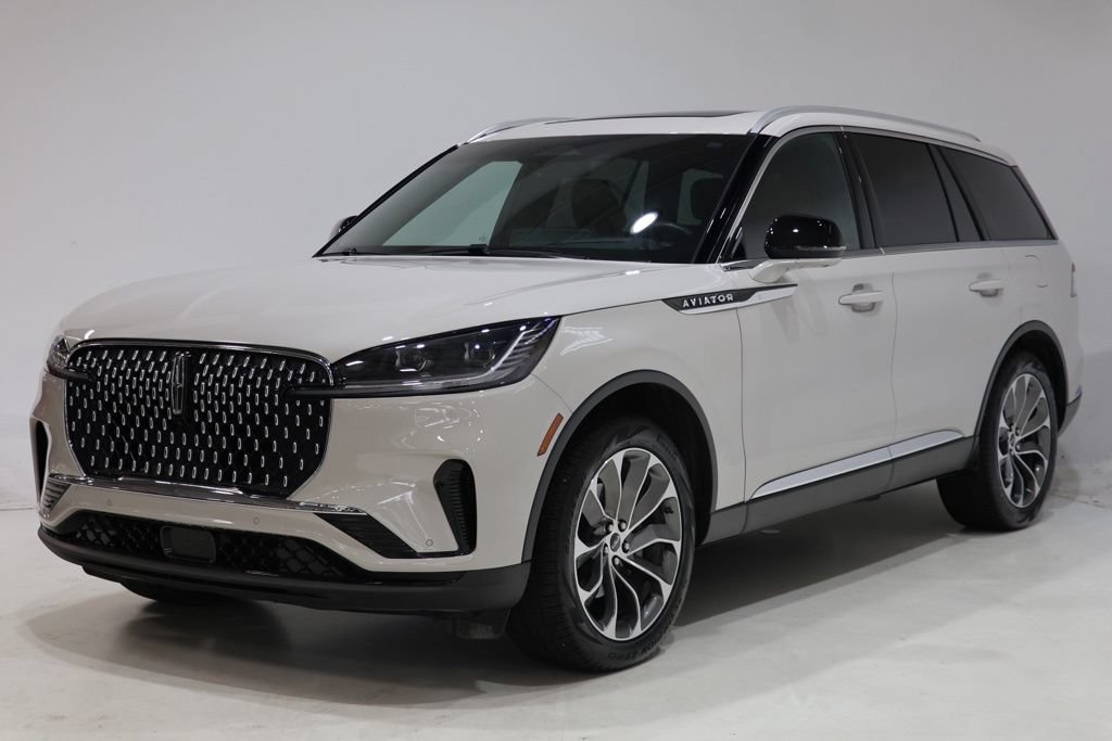 Used 2025 Lincoln Aviator Reserve w/ Illumination Package AWD/4WD image 3