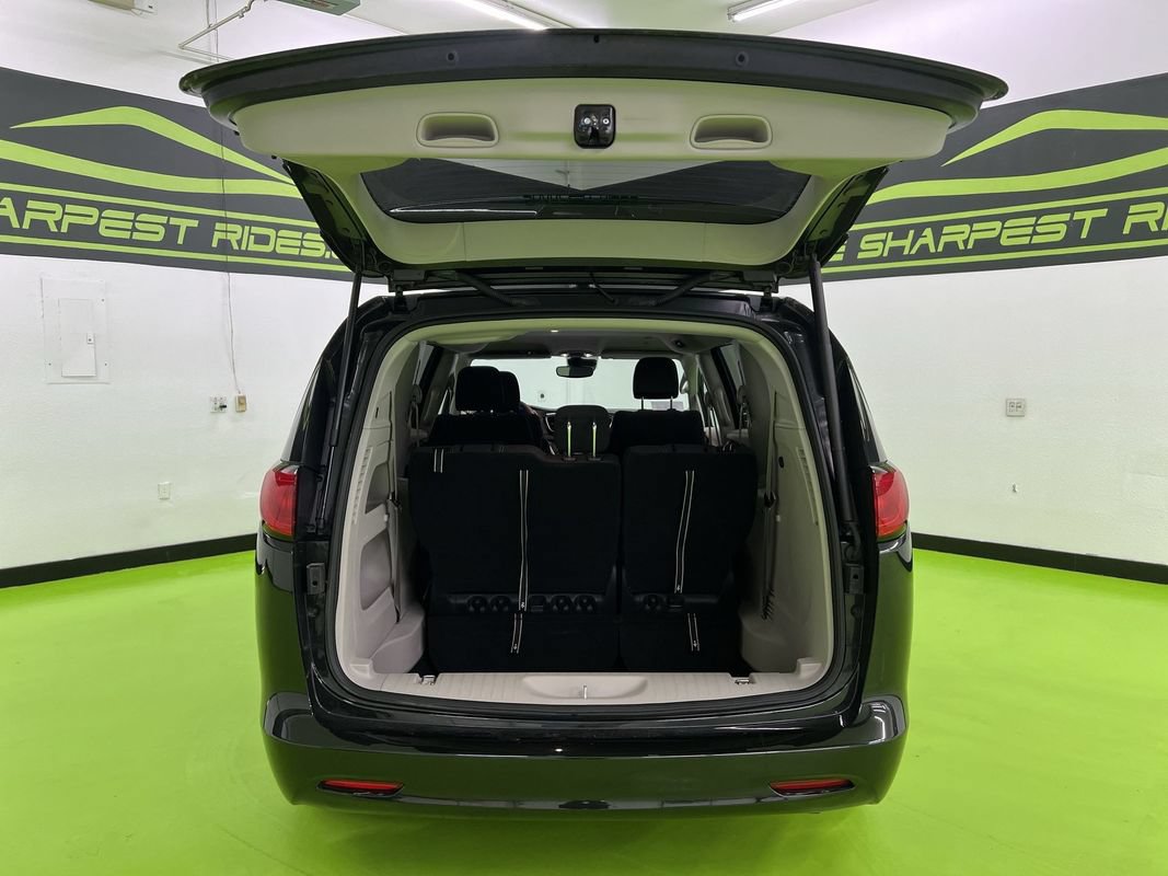 Used 2024 Chrysler Voyager LX FWD image 9