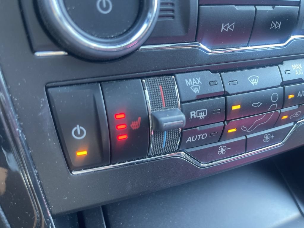 Used 2019 Ford Explorer XLT w/ Equipment Group 202A AWD/4WD image 31